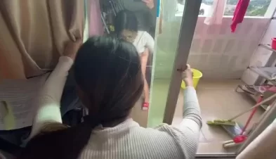 可交流长沙少妇邀请我去她家的旧小区 [01:23]