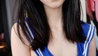 [转载搬运] 奶芙乔乔 -清纯萝莉体极品新人大尺度漏点 被摄影师玩 [3v80p+1.3g][百度盘]