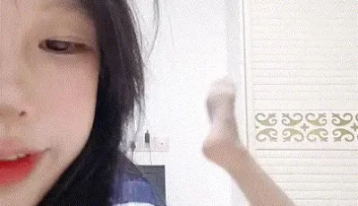[转载搬运] 大长腿超美粉嫩白虎校花~裸舞~反差掰逼自慰 [1+1g][百度盘]