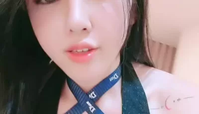 [转载搬运] 御姐完美身材掰穴 [1+1.3g][百度盘]