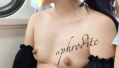 [自行打包] 女神级OF御姐aphrodite5201有钱人的小母狗，喜欢户外人前露... [70v+297p+1.77g][百度盘]