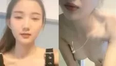 漂亮姐姐洗澡前先来抠抠摸摸开个直播赚外快. [39:57]