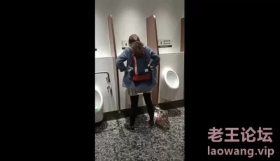 @20209623419 用户上传：站着小便的妹子 [00:07]