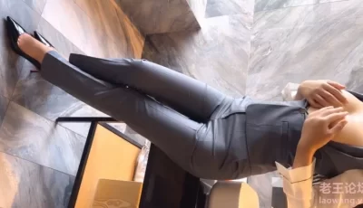 [转载搬运] 淫荡女教师放学不回家？勾引同事去狠狠玩弄她的小穴！ [1+110m][百度盘]