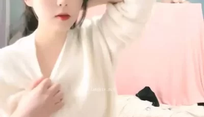 [转载搬运] 好温柔，小穴粉到爆，心都被暖化了，真是粉嫩可爱 [1+979m][百度盘]