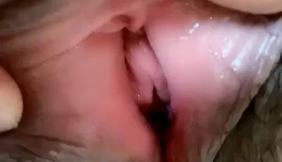 [转载搬运] 玩弄人妻母狗激情3P，露脸口交入珠的大鸡巴，吃奶舔逼深... [1v+808MB][磁力链接]