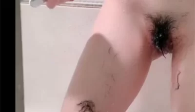 [转载搬运] 小幼犬 – 13分钟 白虎萝莉 剃毛 [5P1V+1.37G][百度盘]