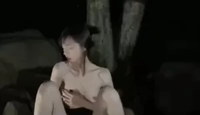 [转载搬运] 美女深夜户外 突然来感觉了紫薇 眼镜小哥路过帮忙  1V-172M [1V+172M][百度盘]