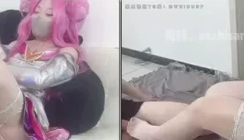 [转载搬运] 卡莎丝袜调教男奴被反杀威胁，跪地口交后入爆操小穴 [1v+1.94GB][磁力链接]