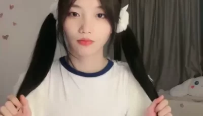 [转载搬运] 双马尾颜值美少女！近期下海大尺度！死库水白丝袜，贫乳无毛嫩穴 [1v+600M][百度盘]