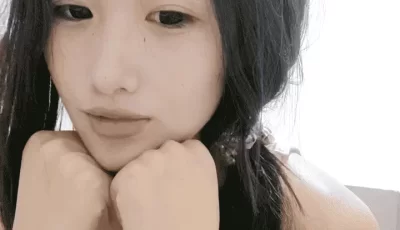 [转载搬运] 甜美小骚货，小房间炮友大战，揉奶埋头吃屌，脱掉内裤... [2+2199MB][磁力链接]