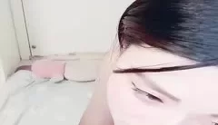长发美少妇卧室中席地而坐做爱先玩69互吃，无套女上位啪啪 [05:36]