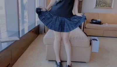 [转载搬运] 网红少女 英伦风JK制服 肛塞狐尾巴自慰 [1v+175m][百度盘]