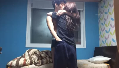 [转载搬运] 情侣露脸真实性爱自拍，帅男靓女出租房脱光激情造爱，白皙美女身材好奶子大，被肏的欲 [多p+v+2.31G][百度盘]