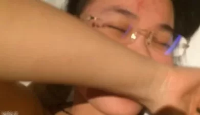 经典永恒！戴眼镜的少妇 一开始害羞不愿意 后面直接开大挡不住 [18:16]