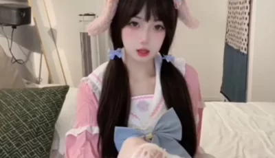 [转载搬运] B站超高颜值网红大眼青春萌妹奶芙 兔叽兔姬 粉嫩一线天无毛小穴 [2v+622m][百度盘]