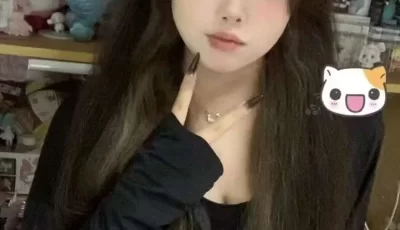 [转载搬运] 20岁学生妹，完美露脸，雪白雪白的，无套啪啪，叫床声又大又吵 [1v+300m][百度盘]