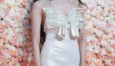 王紫璇 活动生图 吊带露背单边裙摆晚礼服