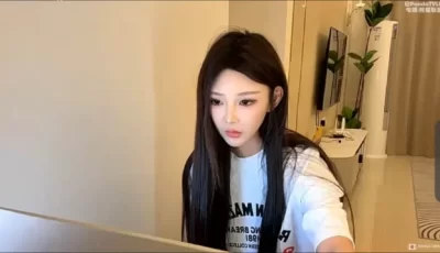 [转载搬运] 绝美女神 muyan_00 白丝红底高跟自慰门票秀 [1v+690m][百度盘]