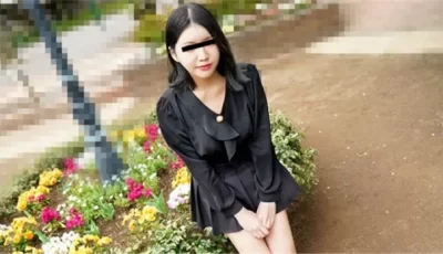 10musume 102823_01  手ぶらバイブが美尻でプロペラ回転！ハメられながら彼氏と通話する素人娘！ [1:00:54]