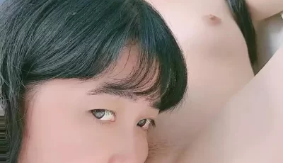 少女与萝莉两个风骚的小女人露脸出境轮流舔弄阴蒂给狼友看好刺激道具抽插舌吻逼逼粉嫩享受舌头的快感. [3:07:55]