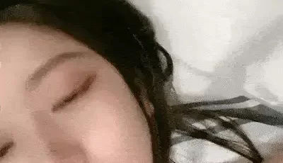 [转载搬运] 颜值性感美女回归！酒店炮友激情大战！抓起大屌插嘴，... [2+5422 MB][磁力链接]