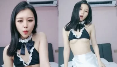 小妞女仆装啪啪特写舔弄大屌口活很棒撩起内衣露奶子主动上位骑坐大屌爆插粉穴. [1:03:14]