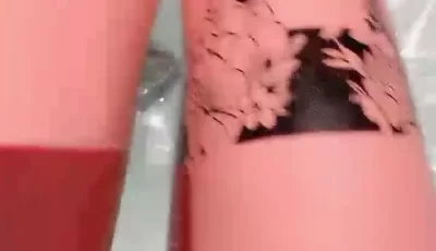 [自行打包] 04年邻家萝莉：萌化了，大眼睛双马尾，无毛白虎穴，不戴... [1v+1.56g][百度盘]
