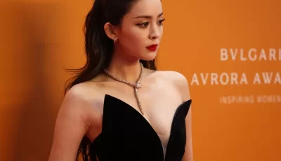 古力娜扎 活动生图 黑色抹胸深V修身长裙