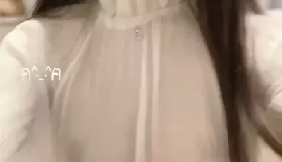 [转载搬运] 小鱼可颂 穿着小仙女裙和经典小白袜，各种露乳房，翘屁股掰逼，内裤套头 [1v+60m][百度盘]