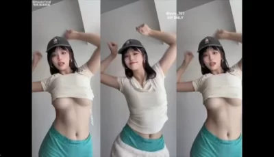 [转载搬运] 推特露脸福利姬！艺校活泼美女 玉米yum_707 三联屏骚舞汽车摇抖奶抖臀视频合集 [1v+225m][百度盘]