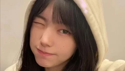 [转载搬运] 【原档泄密】南京女大学妹，看起来挺文静床上骚出水，一插进来秒变小母狗 爽叫不停 [1+412M][百度盘]