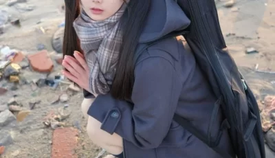 [转载搬运] [网红] 高颜值福利姬【赤西夜夜】吉他少女 氛围感萝莉 究极美腿 [1+1.5G][百度盘]
