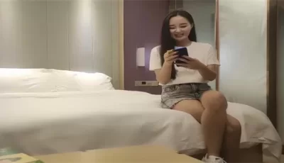 3000约妹子酒店打炮颜值不错身材苗条纤细一双大长腿 [1:05:02]