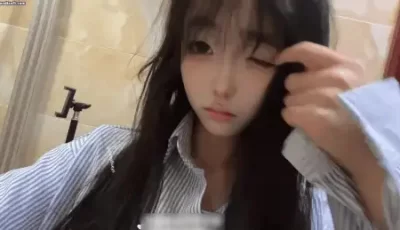 [自行打包] 推特 鳄鱼 呆痛绷]极品萝莉 身材完美匀称 难得露脸沐浴 [1v+1.54g][百度盘]