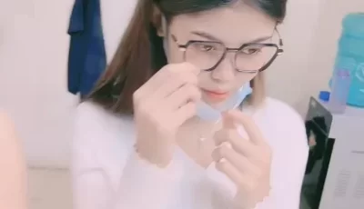 [转载搬运] 【超顶媚黑淫趴】黑白配小伙带着白嫩眼镜女友参加淫趴 [1v+889M][百度盘]