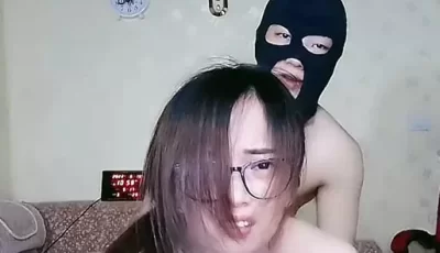 KU四人乱大乱斗下篇两男两女激情开草口交大鸡巴让小哥大鸡巴无套抽插直接射进骚逼里给狼友看中出还拿道具抽插2 [35:26]