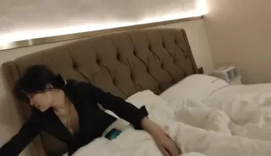 全网疯求的淫荡人妻！勾搭老公好兄弟出来喝酒约炮！ [37:49]