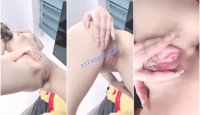 [转载搬运] 【顶级绿播女神下海 小玩偶】好美秒杀网红 初恋的感觉心动 [4V+2.3G][百度盘]