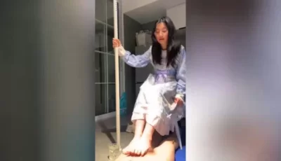 [转载搬运] 清纯唯美的眼镜萝莉小姐姐为恋足癖小哥哥足交 [1+270m][磁力链接]